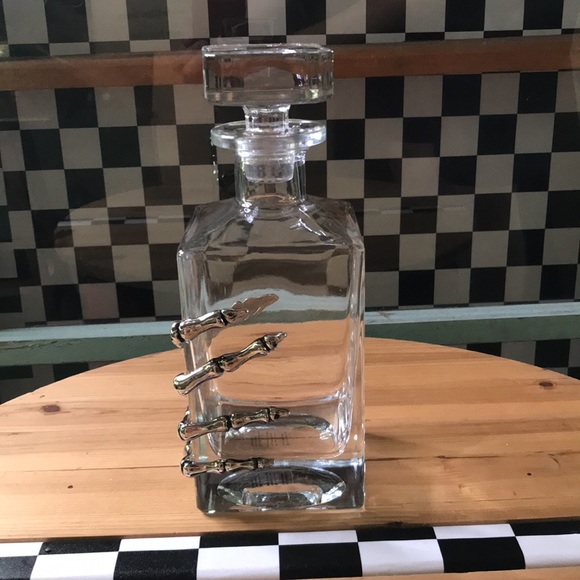 Pottery Barn Spooky Spine-tingling Silver Skeleton Hand Liquor Decanter 💀 - Picture 8 of 16